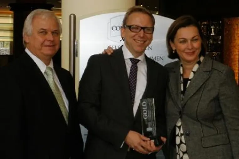 Bild: COURTYARD BY MARRIOTT GELSENKIRCHEN WIRD MIT DEM CRYSTAL AWARD AUSGEZEICHNET.