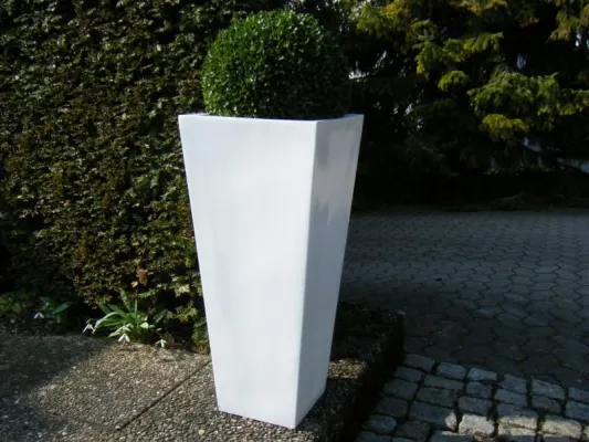 Bild: Eastwest liefert 170 Pflanzkübel an große deutsche Autohandels-Gruppe