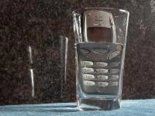 Erste Hilfe für nasse Handys Bild: Erste Hilfe für nasse Handys