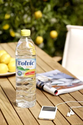 Frische-Genuss ohne Reue: Volvic Zitrone jetzt mit neuer Rezeptur Bild: Frische-Genuss ohne Reue: Volvic Zitrone jetzt mit neuer Rezeptur