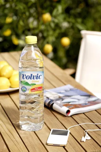 Bild: Frische-Genuss ohne Reue: Volvic Zitrone jetzt mit neuer Rezeptur