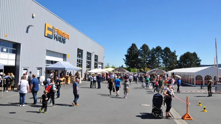 „Hausbau Live“ beim FingerHaus-Bauinfotag Bild: „Hausbau Live“ beim FingerHaus-Bauinfotag