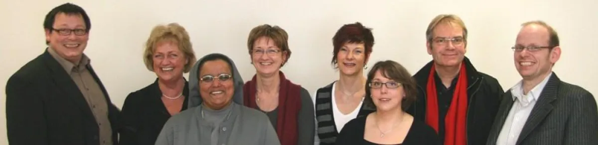 Gründungsmitgliedr von links: Patrick Wiek, Ingrid Offermanns, Sr. Daisy Maria, Andrea Karbig, Carmen Monecke, Diane Hoffmann, Helmut Rüttgers und Frank Schade