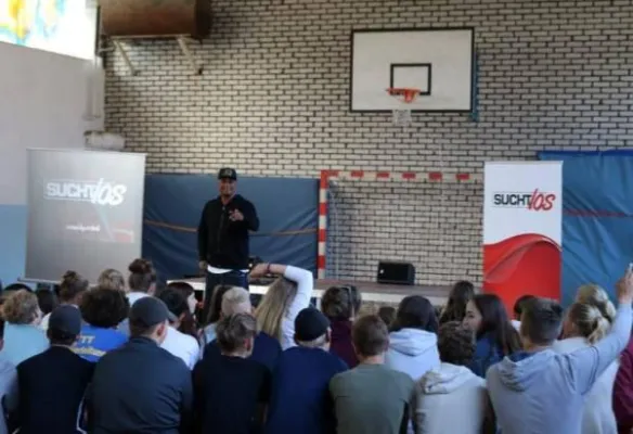 Bild: Suchtpräventionsprojekt für Schüler mit Musiker 2schneidig