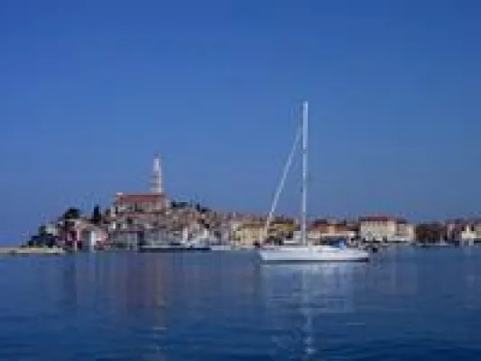 Bild: Kroatien: Entspanntes Segeln in der Nachsaison