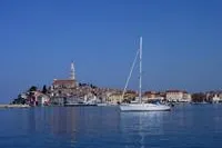 Bild: Kroatien: Entspanntes Segeln in der Nachsaison