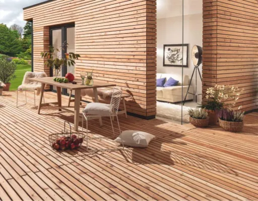 Eine optische Einheit für Fassade und Terrasse: Parallelogramm-Profil mit Struktur Bild: Eine optische Einheit für Fassade und Terrasse: Parallelogramm-Profil mit Struktur