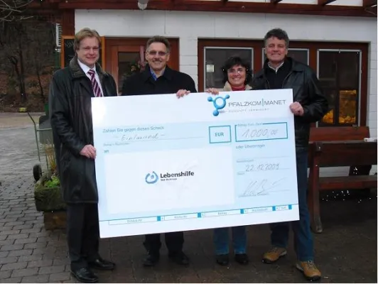 Bild: PFALZKOM | MANET spendet auch 2009 gemeinsam mit Kunden 3x 1.000 EUR an karitative Einrichtungen in der Region