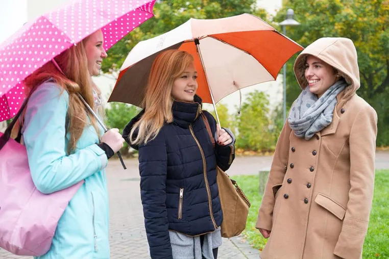 65 Schülerinnen und Schüler aus 7 Bundesländern erhalten authentische Einblicke ins Studentenleben Bild: 65 Schülerinnen und Schüler aus 7 Bundesländern erhalten authentische Einblicke ins Studentenleben