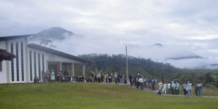 Zahnersatz für Ecuador - Mitarbeiterin von Wolf Zahntechnik Freiburg hilft in Missionsklinik von Guadalupe Bild: Zahnersatz für Ecuador - Mitarbeiterin von Wolf Zahntechnik Freiburg hilft in Missionsklinik von Guadalupe
