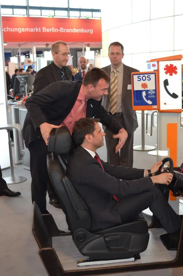 Olaf Lies, der niedersächsische Minister für Wirtschaft, Arbeit und Verkehr am Stand von c4c