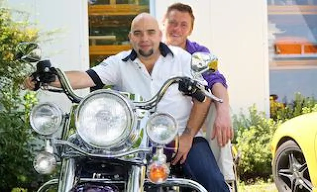 Bild: Mit der Harley in die Druckerei