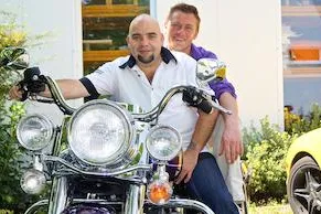 Bild: Mit der Harley in die Druckerei