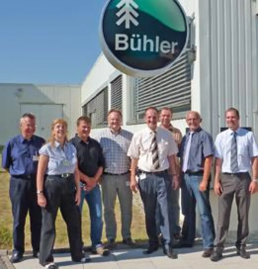 Bühler Motor Monheim – das Sieger-Team. V.l.n.r: .H. Ebert, M. Schweinesbein, B. Kampfinger, Dr. U. Bader, H. Krug, A. Möbius, T. Finkel, O. Grafe.