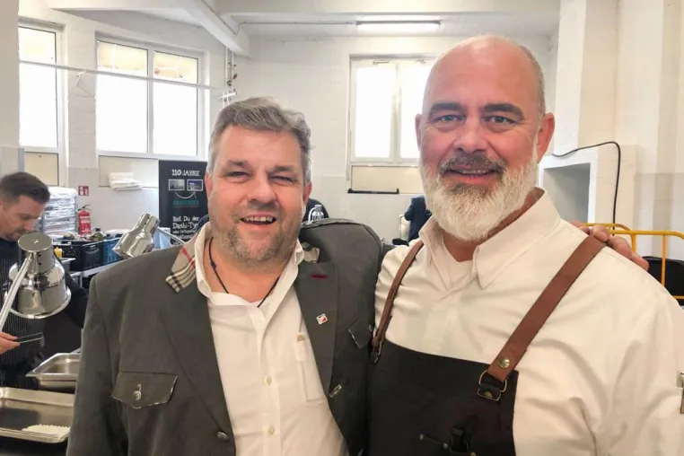 Bild: Guide Michelin Gala 2019 in Berlin mit Martin Hartwegs Barbera "King Magno" und der Küche von Markus Semmler