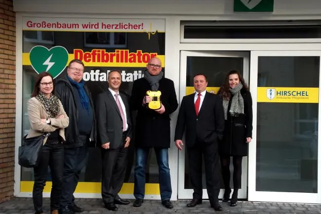 Duisburg wird herzlicher – Sören Link und Volker Haasper weihen Defibrillator-Standort im Süden der Stadt ein Bild: Duisburg wird herzlicher – Sören Link und Volker Haasper weihen Defibrillator-Standort im Süden der Stadt ein