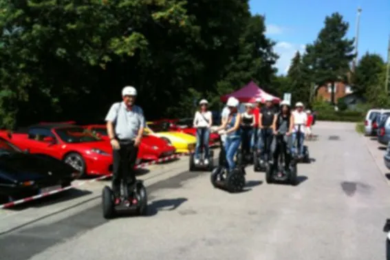Sportwagen-Liebhaber steigen auf Segways um Bild: Sportwagen-Liebhaber steigen auf Segways um