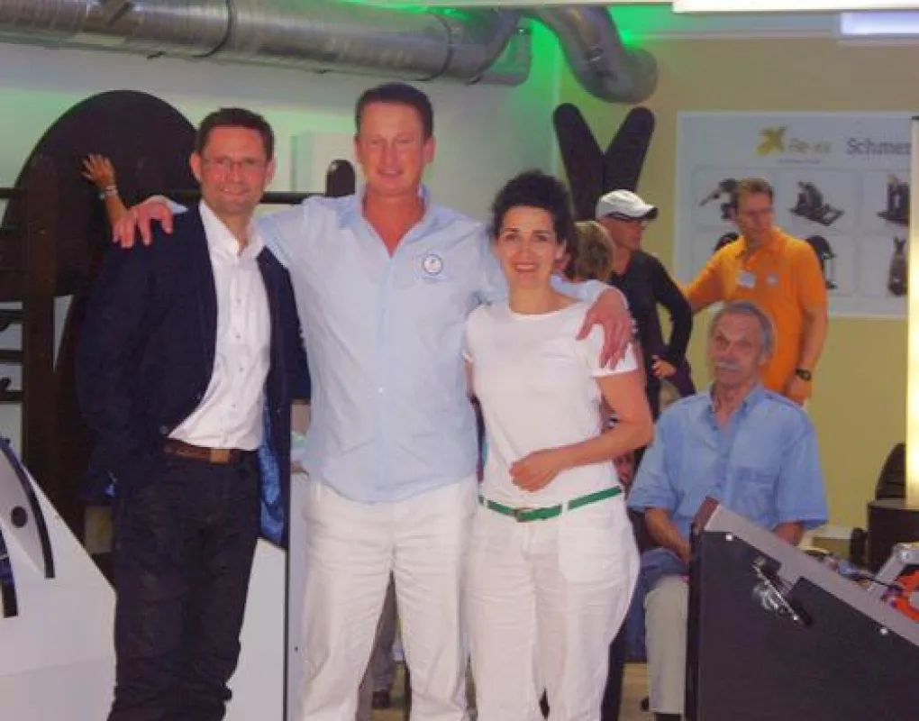 Michael Mügge mit Clubleiter Dirk Wollny und Kursleiterin Masoumeh Shokri-Helten vom Vitalis Gesundh