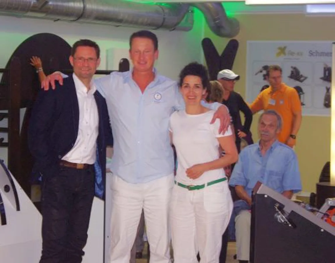 Michael Mügge mit Clubleiter Dirk Wollny und Kursleiterin Masoumeh Shokri-Helten vom Vitalis Gesundh