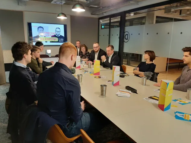 Freiheit durch Sicherheit? Bild: Freiheit durch Sicherheit?