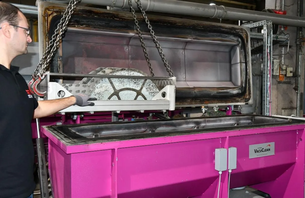 Recyceltes PET mit thermischer Vakuumpyrolyse von Filtern entfernen. Foto: SCHWING Technologies