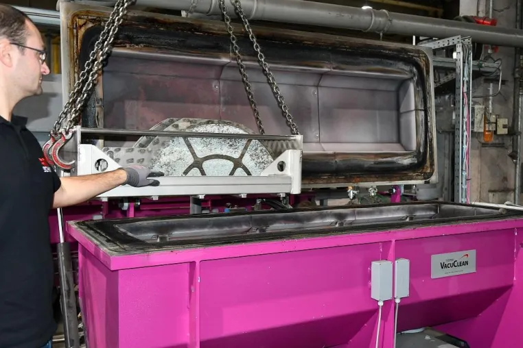Packaging-Industrie: Recyceltes PET effizient von Metallfiltern entfernen Bild: Packaging-Industrie: Recyceltes PET effizient von Metallfiltern entfernen