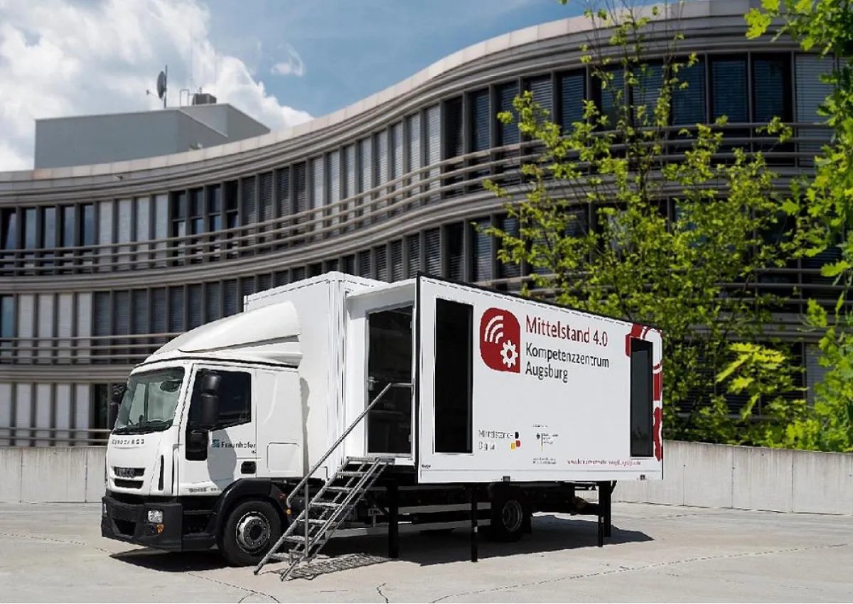 Im Mittelstand 4.0-Mobil können Teilnehmende digitale Lösungen testen. ©Fraunhofer IIS/Paul Pulker