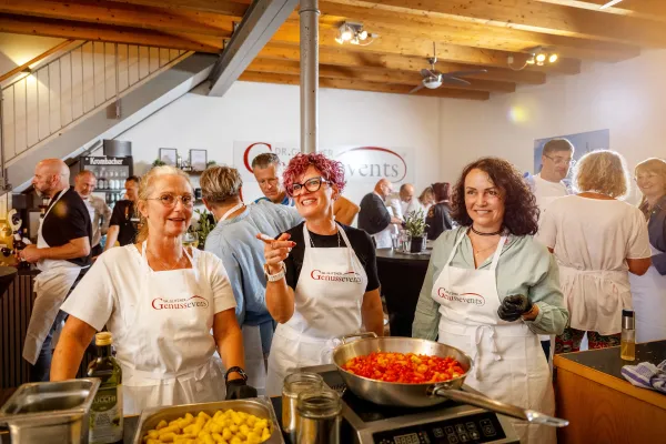 Bild: Gemeinsam kochen – gemeinsam wachsen: Kochkurse als effektives Teambuilding-Event in Frankfurt