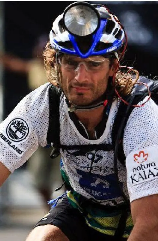 Das Buff® Coolmax® Extreme Raid Team trägt Funktionsbekleidung aus Coolmax®