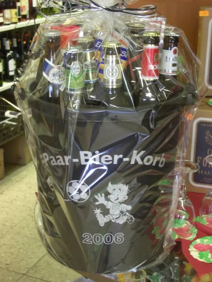 Auch während der Fußball-WM war der Paar-Bier-Korb ein begehrtes Mitbringsel.