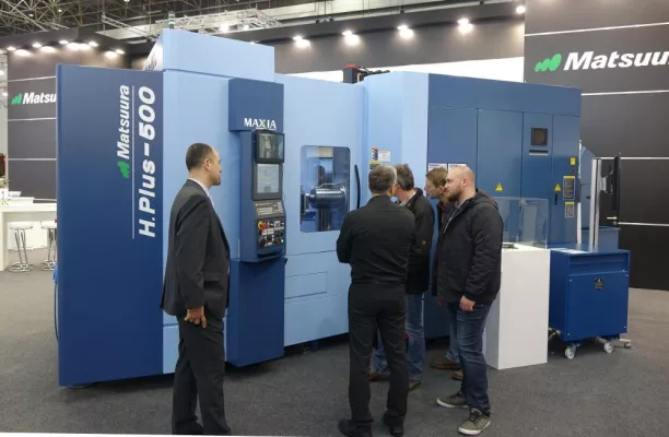 Bild: Mit der H.Plus-500 das Interesse der Besucher für MATSUURA geweckt