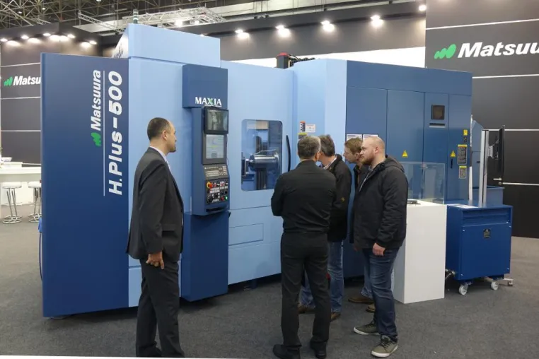 Bild: Mit der H.Plus-500 das Interesse der Besucher für MATSUURA geweckt
