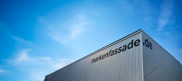 Bild: Markenarchitektur beginnt außen: Neue Kooperation für markengerechte Fassadengestaltung im Mittelstand