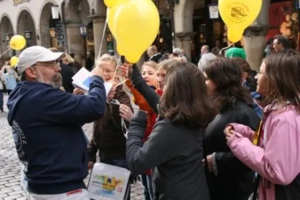 Bild: Demonstrationen gegen Delfinhaltung in Münster und Duisburg - Datenschutzbeauftragte rügt beide Städte