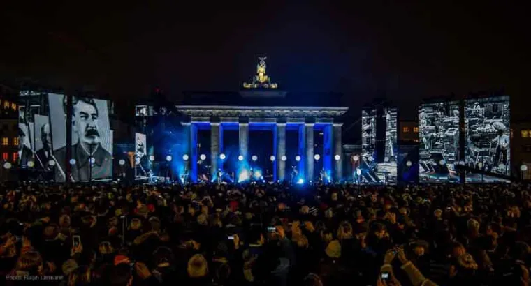 Bild: Flexible LED-Wall von XL Video beim Bürgerfest zum 25. Mauerfall-Jubiläum