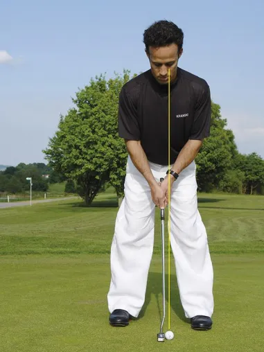 Tipps von Puttguru Wiestaw Kramski – Die richtige Ballposition Bild: Tipps von Puttguru Wiestaw Kramski – Die richtige Ballposition