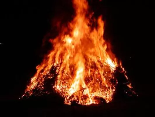 Bild: Frohe Ostern!  Osterfeuer ohne Folgen