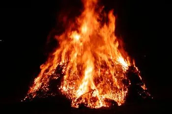Bild: Frohe Ostern!  Osterfeuer ohne Folgen