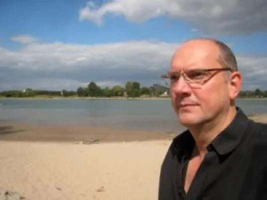 Bild: Neubrasilien zu Besuch in Köln. Guy Helminger liest im Kunsthaus Rhenania aus seinem Buch