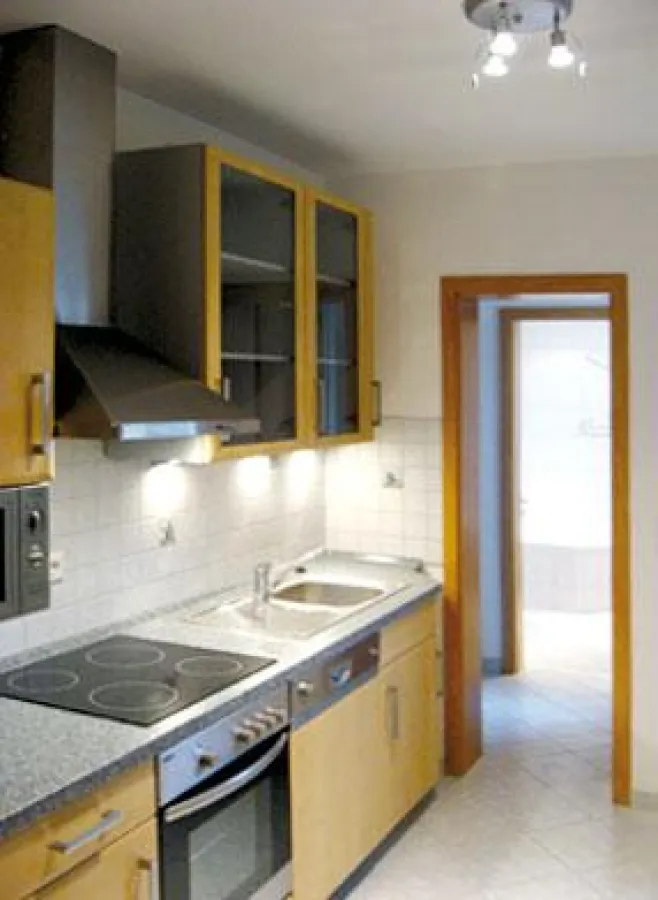 Monarchis kauft Objekte mit 20 und mehr Wohneinheiten und saniert die Immobilien unter energetischen Gesichtspunkten. Auch die Wohnungen selber werden schrittweise renoviert und – wie bei diesem Beisp