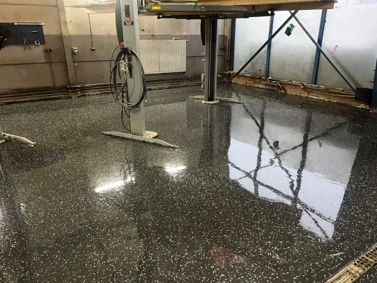 Bild: Epoxidharz-Bodenbeschichtungen für langlebige und belastbare Flächen