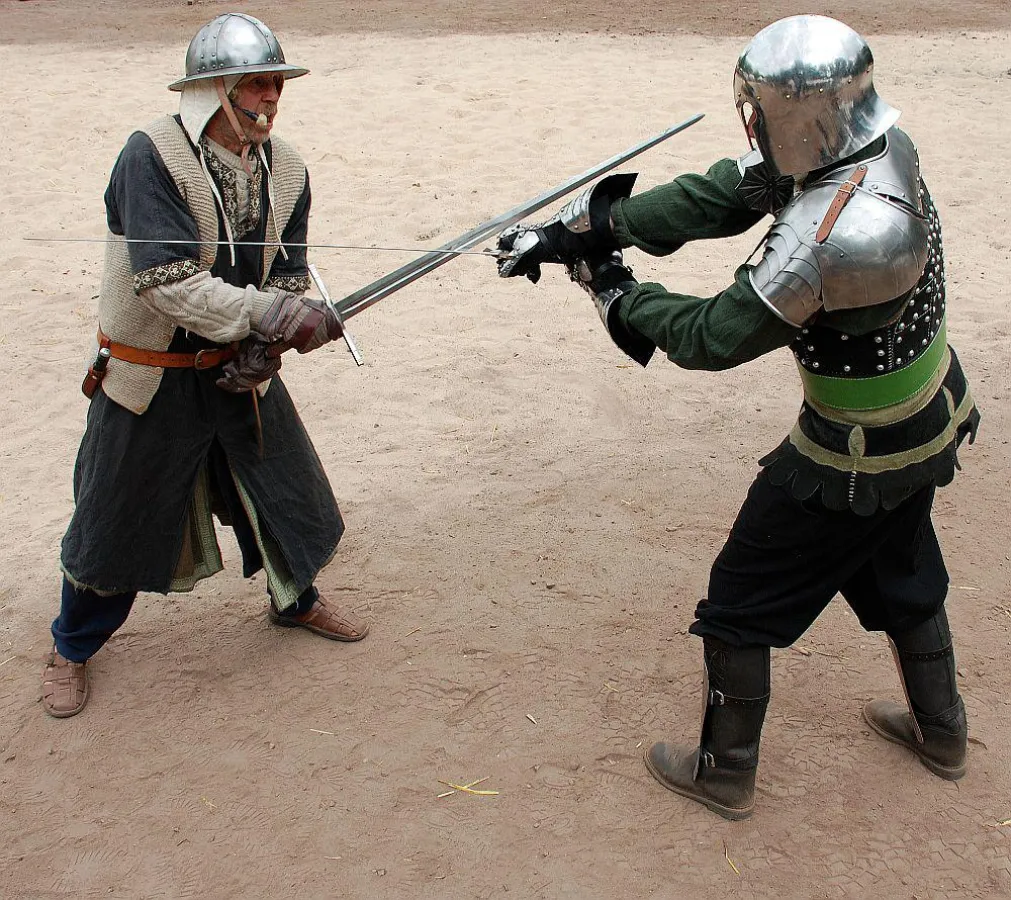 Fechtmeister Volker Kunkel bei einer Demonstration