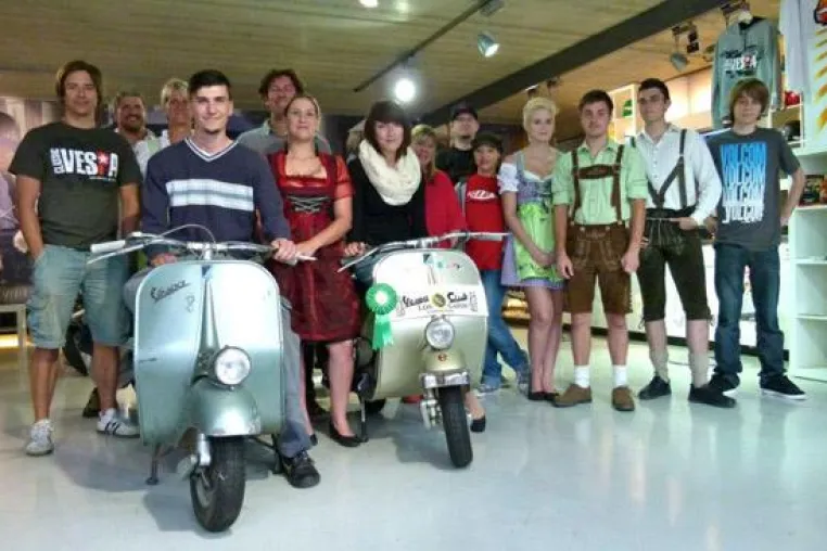 Bild: Neue Auszubildende beginnen bei SIP Scootershop