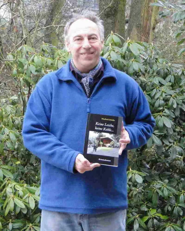 Manfred Schloßer freut sich über sein 3. Buch „Keine Leiche, keine Kohle…“