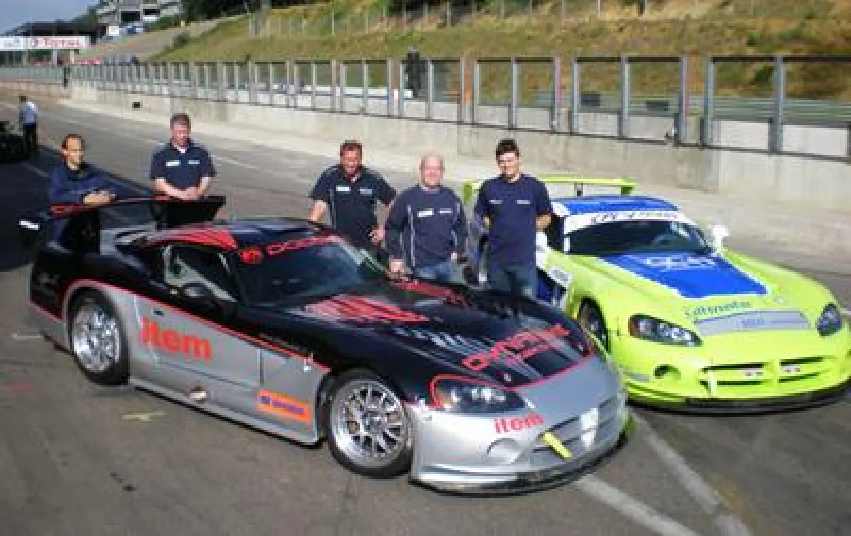 2 GS Dodge Viper am 9.06.2007 im Einsatz. Mitte, v.l. Georg Severich, Harald Becker, Kenneth Heyer