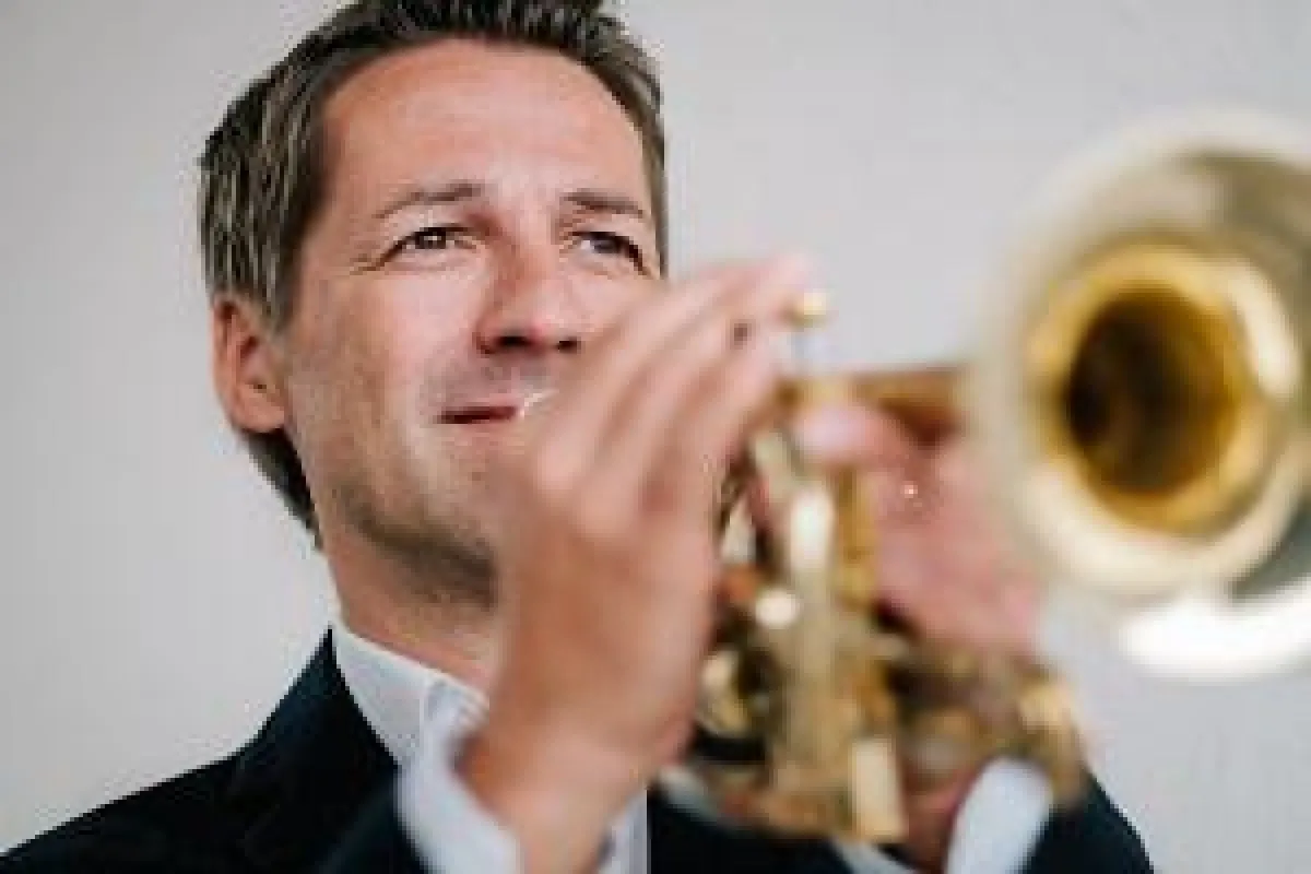 BRUCE KAPUSTA Weihnachtskonzert mit Gemeinsinn