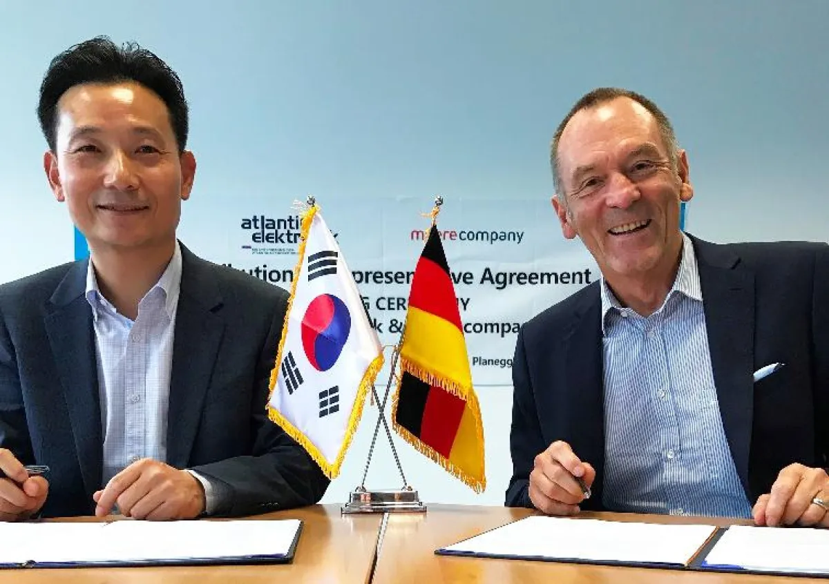 Kim Cheol-Hoon (li. VP Head of Sensor Division Meerecompany) und Ottmar Flach, Geschäftsführer Atlan