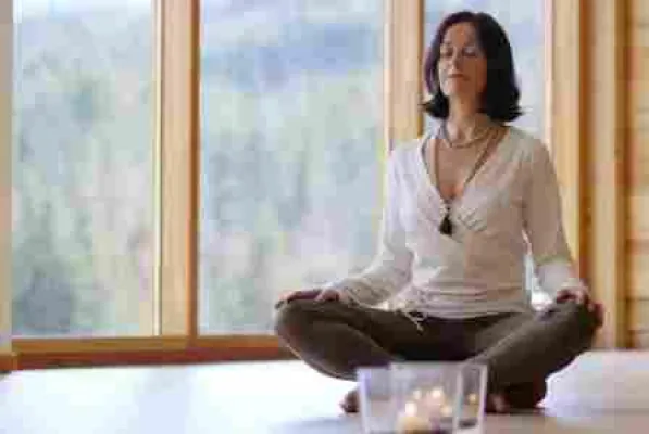 Mit Yoga entspannt in die Adventszeit: "Entdecke dein inneres Licht" im Hotel Forsthofgut Bild: Mit Yoga entspannt in die Adventszeit: "Entdecke dein inneres Licht" im Hotel Forsthofgut