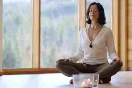 Mit Yoga entspannt in die Adventszeit: "Entdecke dein inneres Licht" im Hotel Forsthofgut Bild: Mit Yoga entspannt in die Adventszeit: "Entdecke dein inneres Licht" im Hotel Forsthofgut