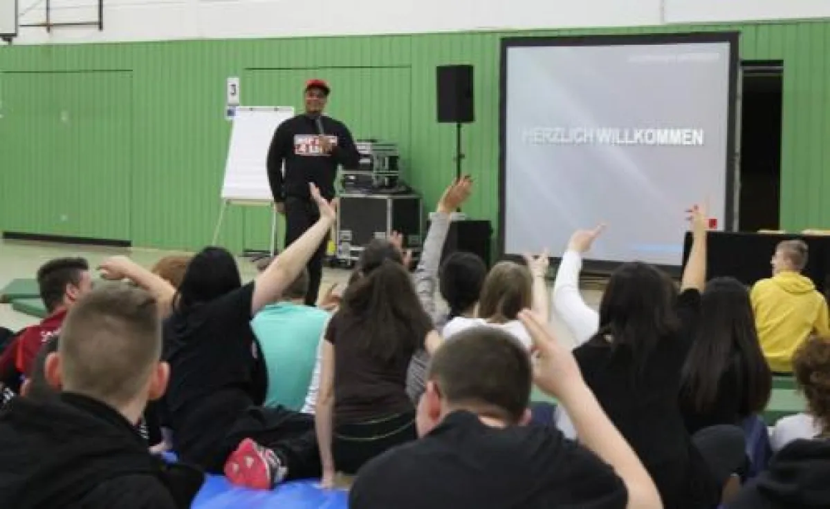 Suchtprävention mit Musiker „2schneidig“